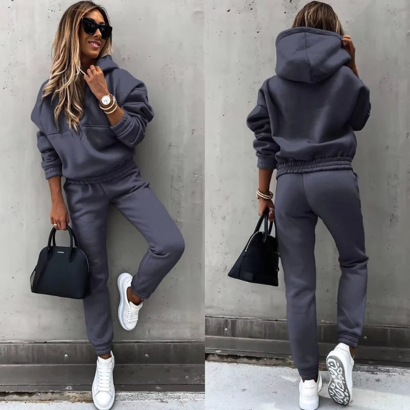 Women's Jogging Set | Breathable Two-Piece Tracksuit for Winter Wear 4