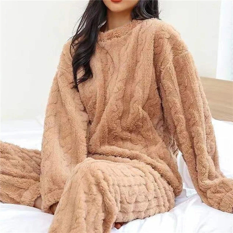 Women's Pajama Sets | Fluffy Fabric, Relaxed Fit 4